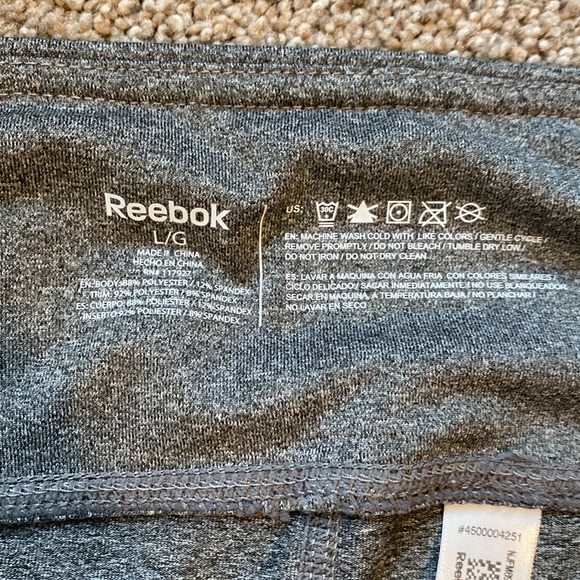 EUC Womens Large Reebok Gray Workout Capris - Picture 4 of 5